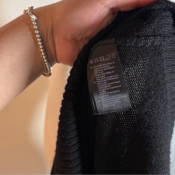 H&M Elegant Black Women's Short Sleeve Off The Shoulder Sweater Top Size XS - Picture 6 of 6